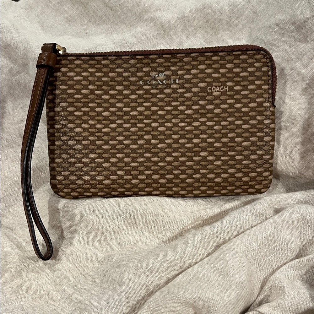 Coach F35869 Wristlet in Legacy print